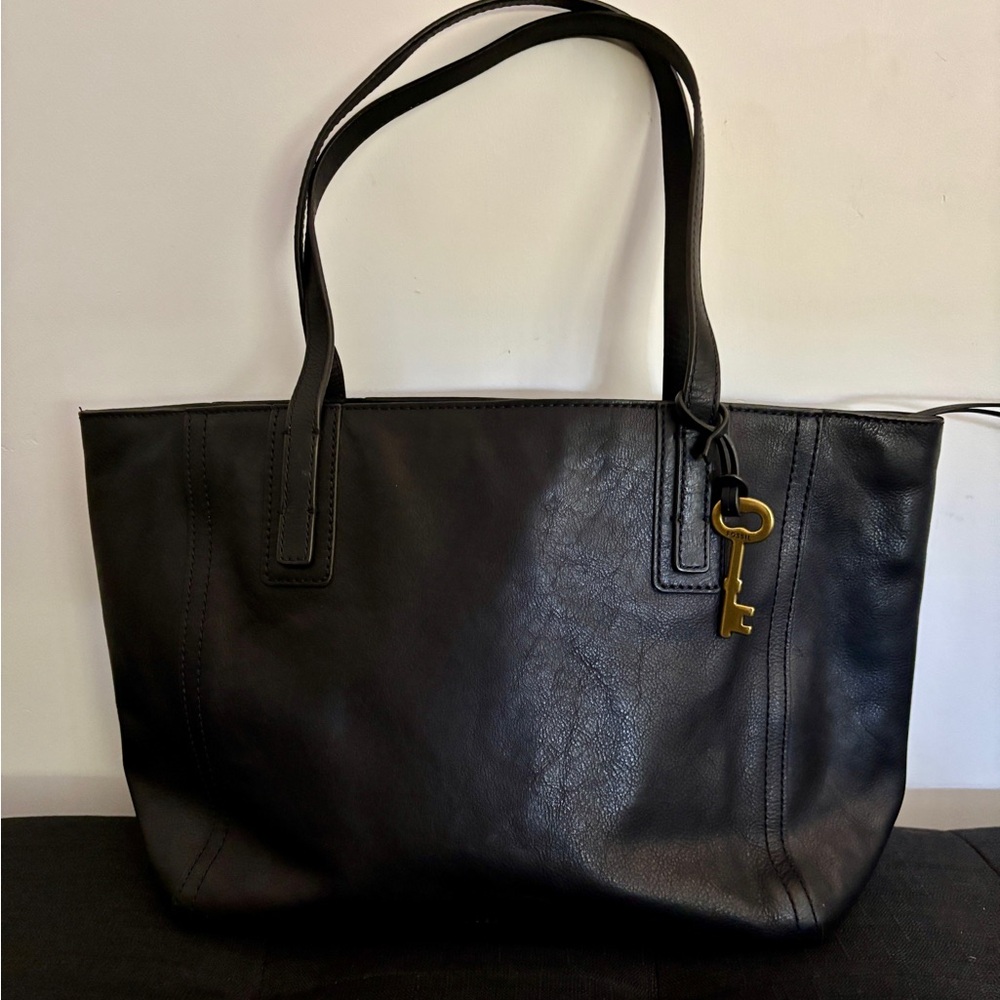 Fossil Black Tote Bag with Structured Design